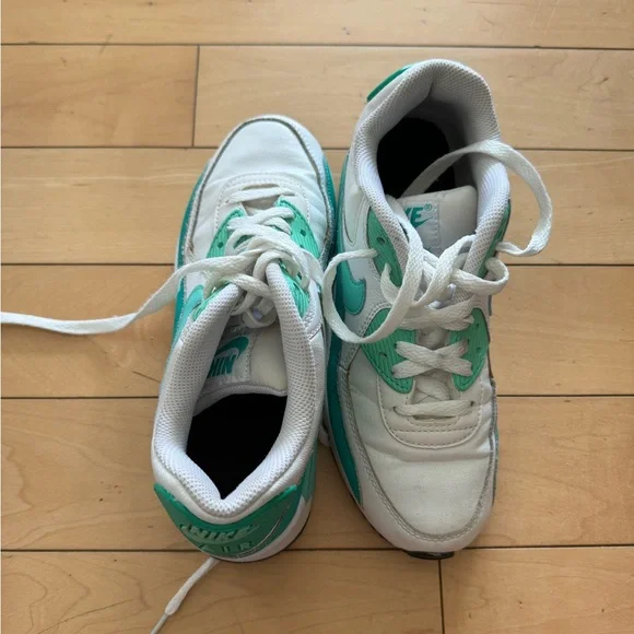 nike air max’s size 5.5YOUTH - Picture 3 of 4